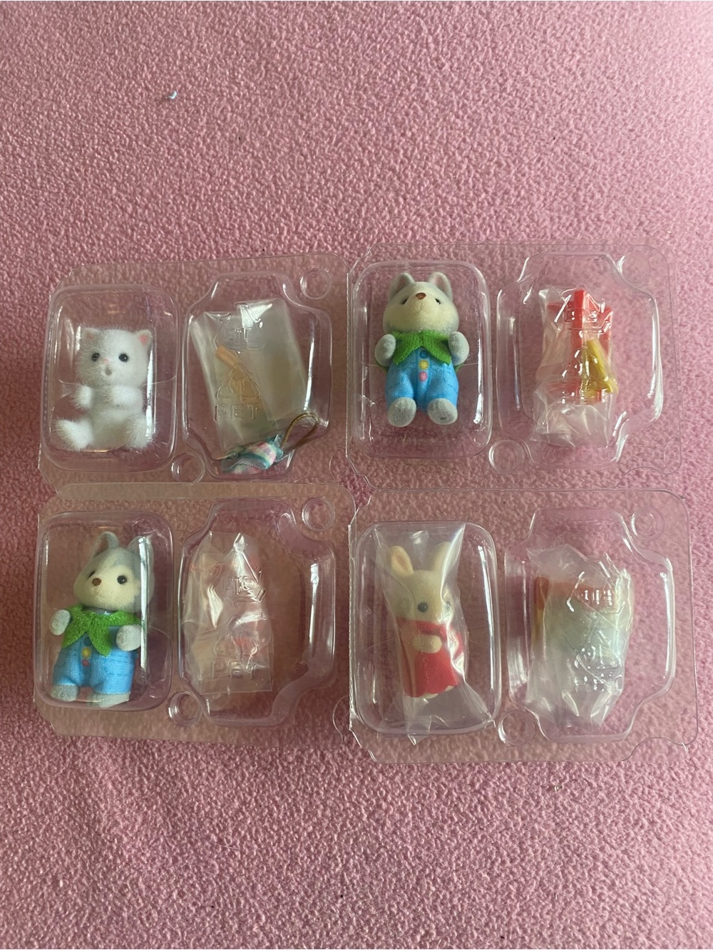 4 figurine Sylvanian Families Husky Baby Doll Calico Critters